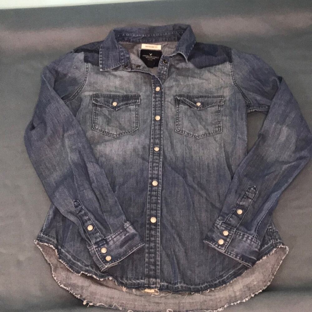 American Eagle outfitters boyfriend fit denim shirt pearl snaps extra small‎